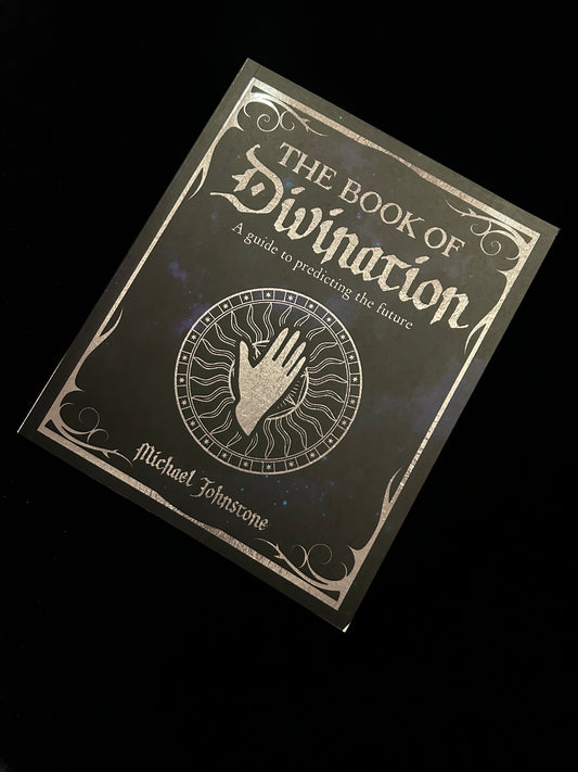 The Book of Divination: A guide to to Predicting the Future - Michael Johnstone